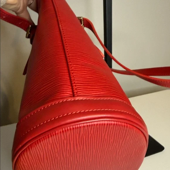 Louis Vuitton EPI Leather Petit Bucket PM Bag with Pouch - Picture 10 of 14